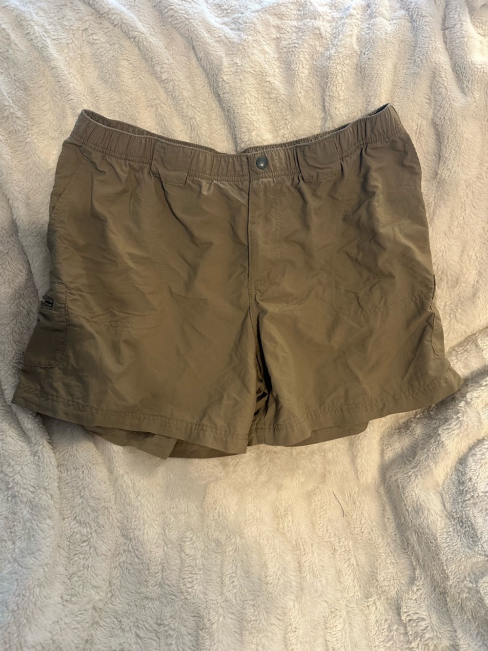 Columbia Women's Olive/Tan Outdoor Cargo Shorts XL